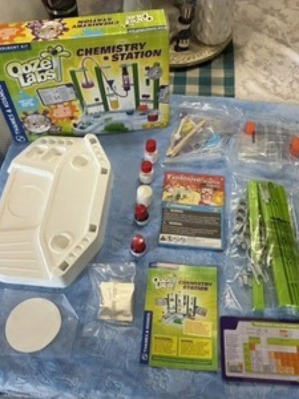 Thames & Kosmos Ooze Labs Chemistry Station